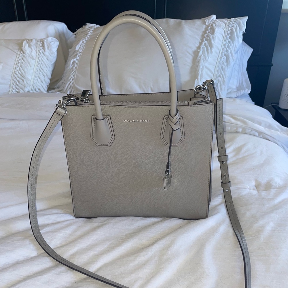 Michael kors purse with original tags